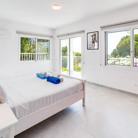 Bettina By Ezoria * Корал-Бэй