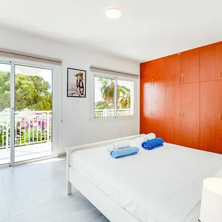 Bettina By Ezoria Willa *